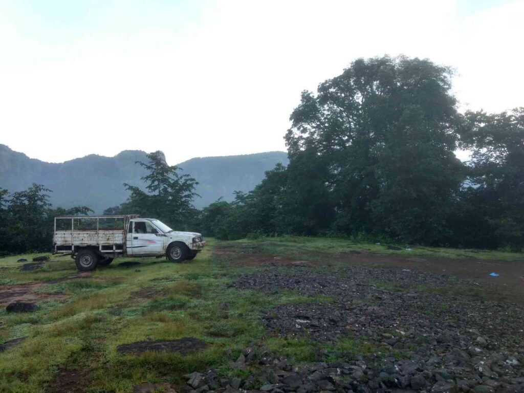 parking place at devkund waterfall