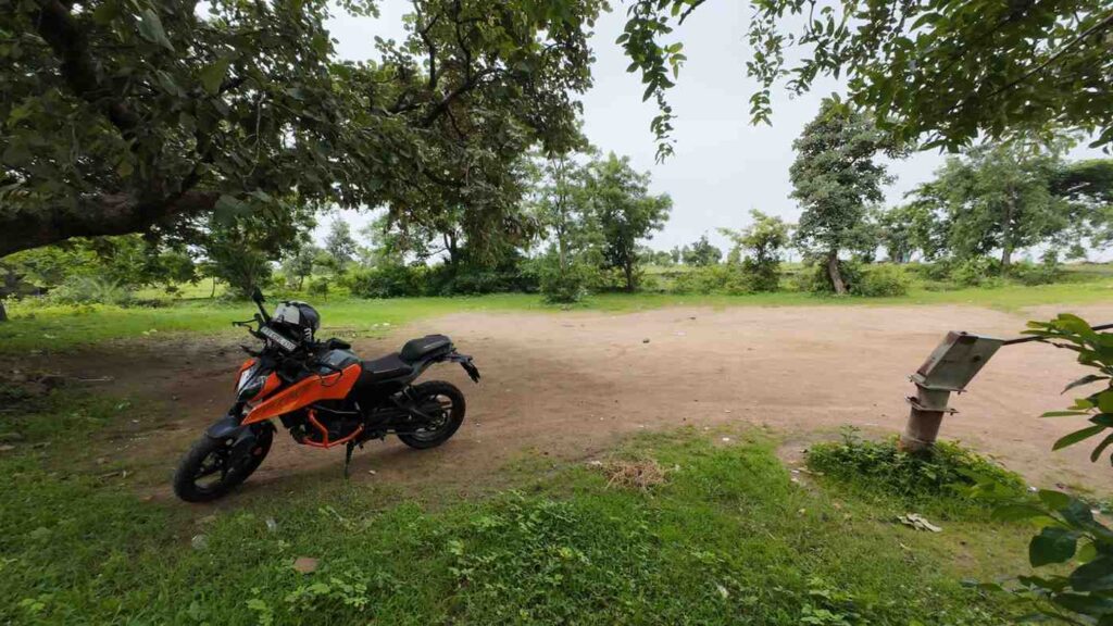 pochera water falls parking area