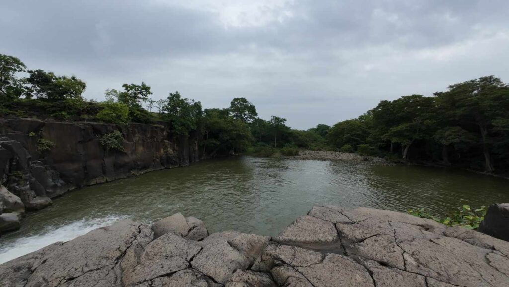pochera waterfalls