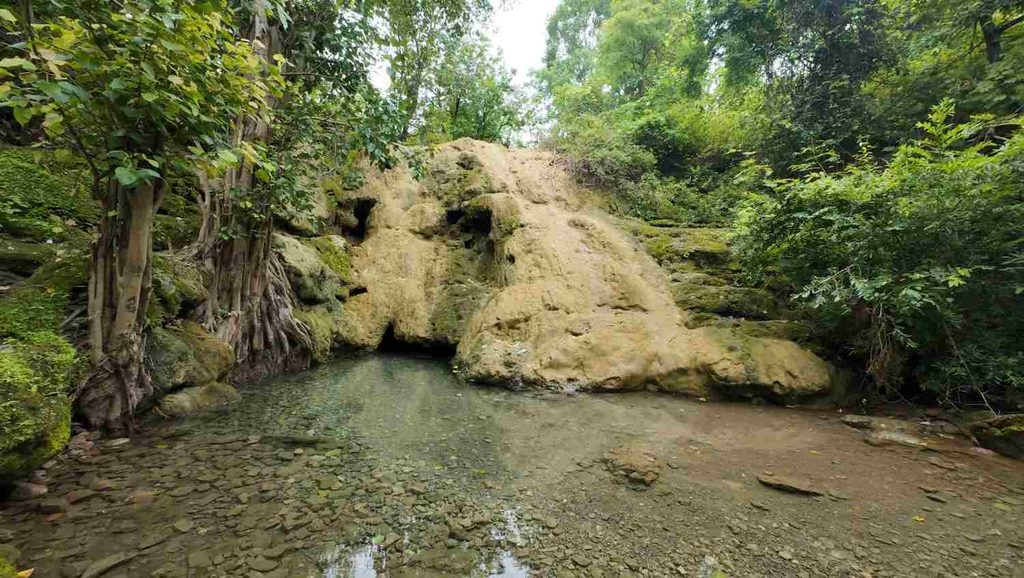 ullipitta waterfall - august month photo stamp