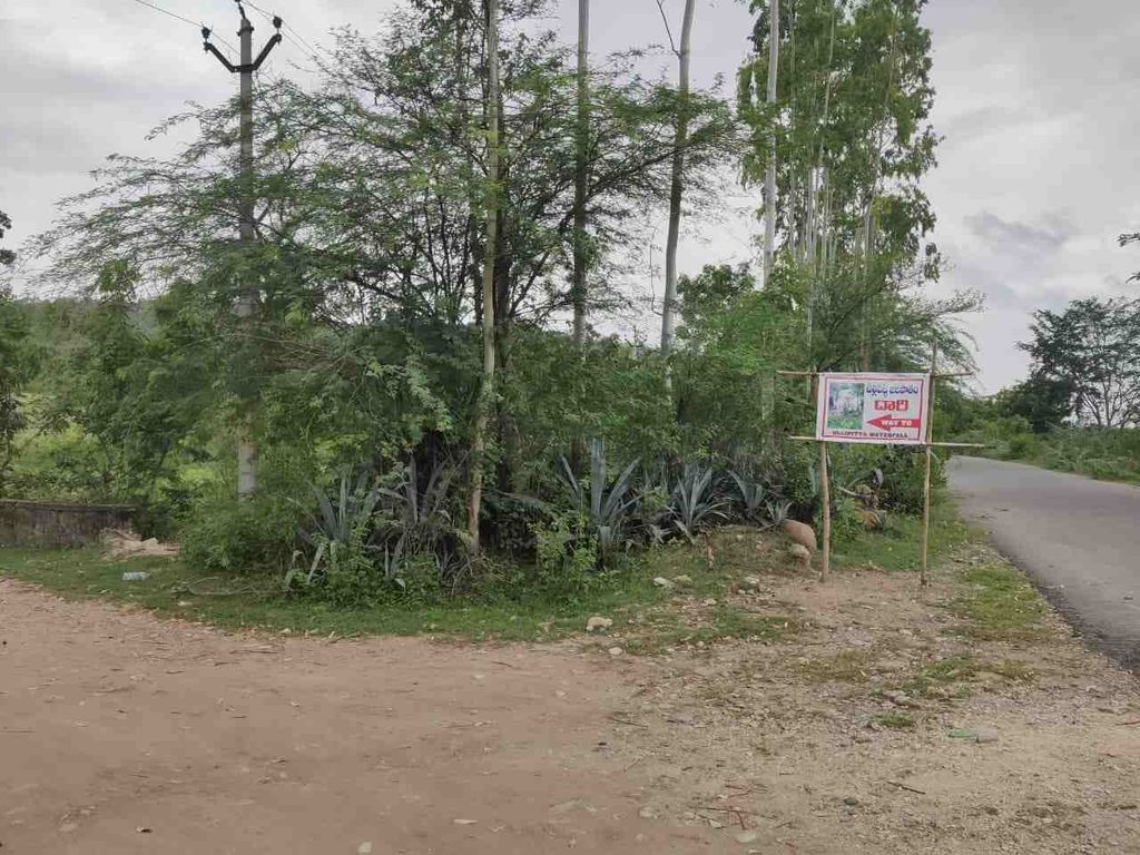 ullipitta waterfall direction sign board