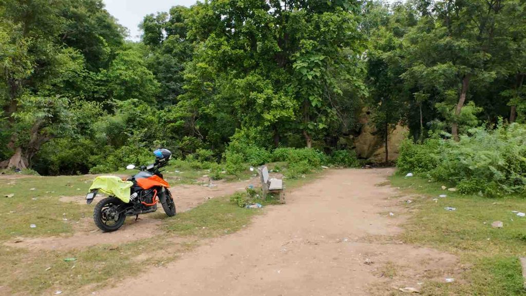 ullipitta waterfall parking area
