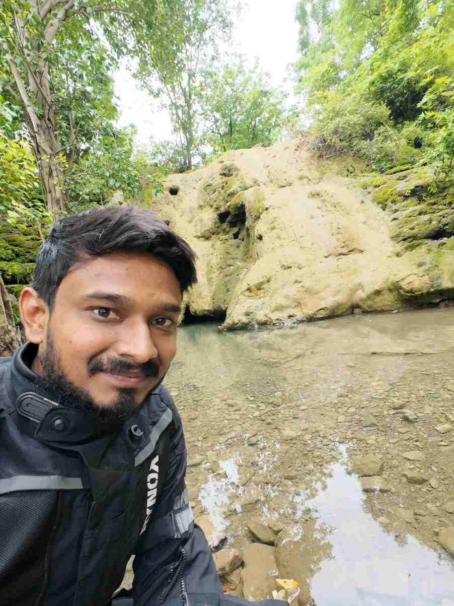 ullipitta waterfall - selfie photo
