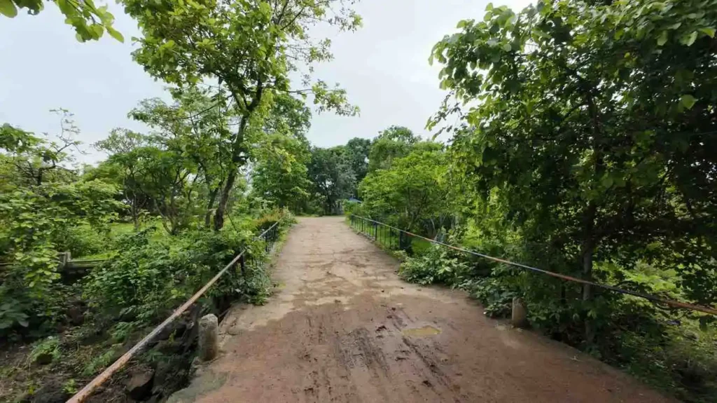 walking distance to pochera waterfalls