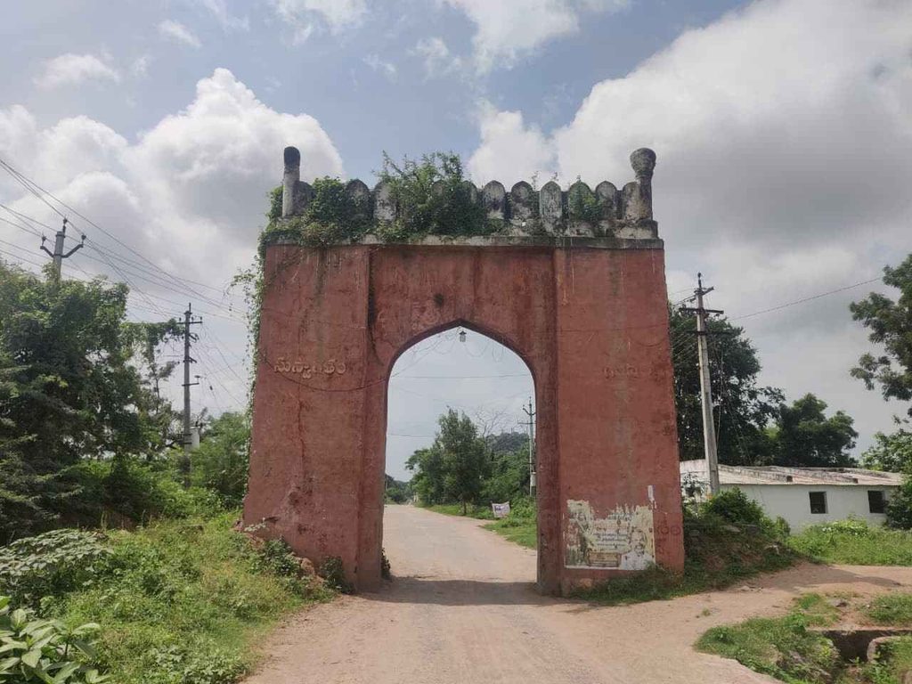 old gate-like structure - Elgandal Fort